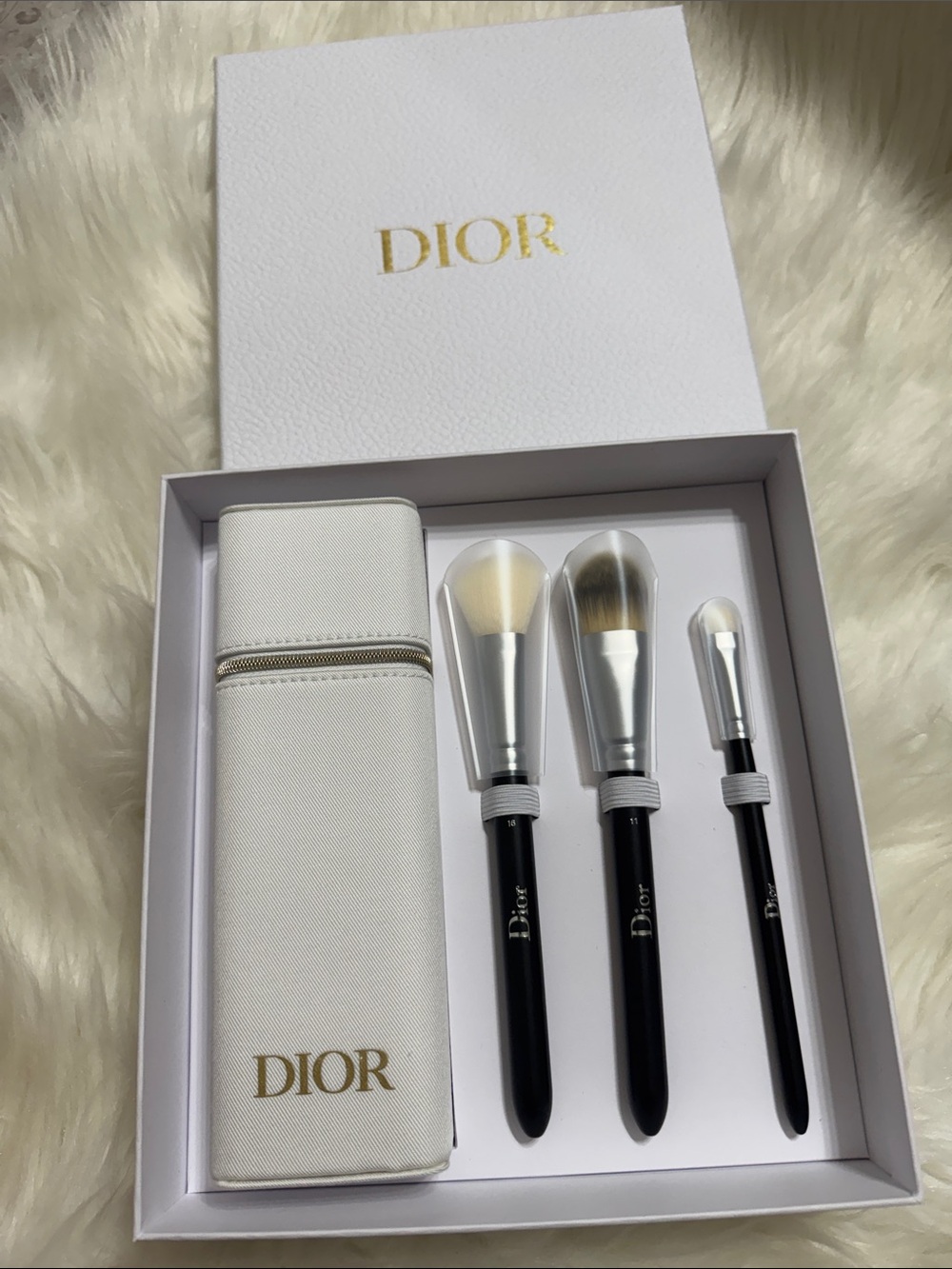 Dior White and Black Travel Brush Set with Gold Logo - Picture 2 of 5
